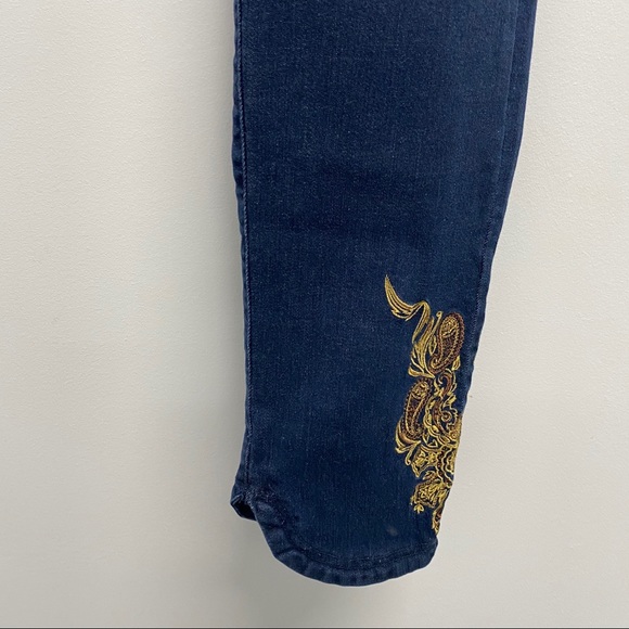 ✨NWT✨VINTAGE-FEEL STRAIGHT LEG JEANS WITH BRAWDERY - Picture 3 of 8
